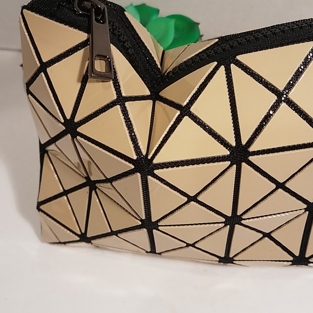 Ying Sai Hua Geometric Wrislet Nude - Picture 4 of 7